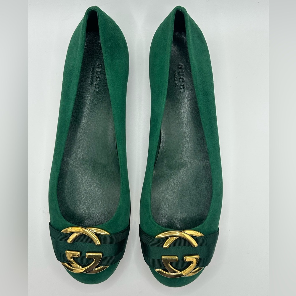 NEW Gucci Emerald Green Flats with Gold Detail WITH BOX AND DUSTBAGS